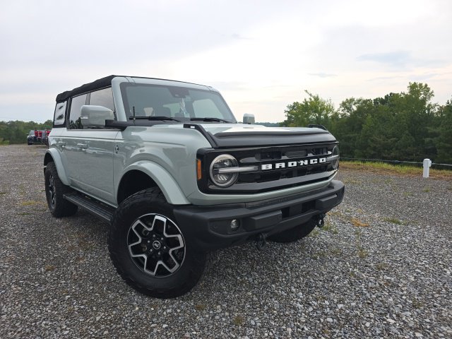 Used 2023 Ford Bronco Outer Banks AWD/4WD image 1