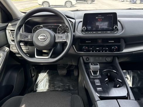 Used 2024 Nissan Rogue SV image 8