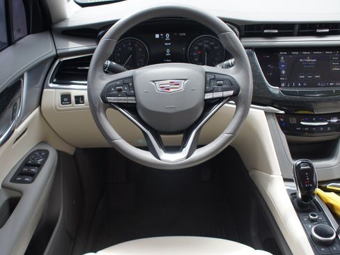 Used 2021 Cadillac XT6 Premium Luxury FWD image 5