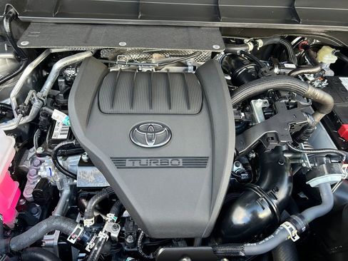 Used 2025 Toyota Highlander Limited image 30