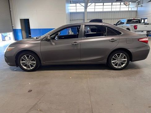Used 2015 Toyota Camry SE image 6