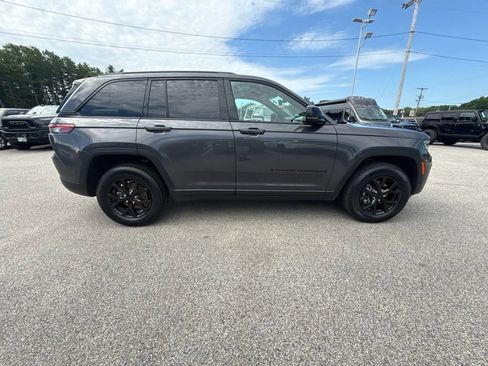 Certified 2024 Jeep Grand Cherokee Altitude AWD/4WD image 6