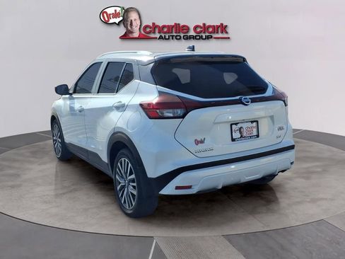 Certified 2021 Nissan Kicks SV image 3