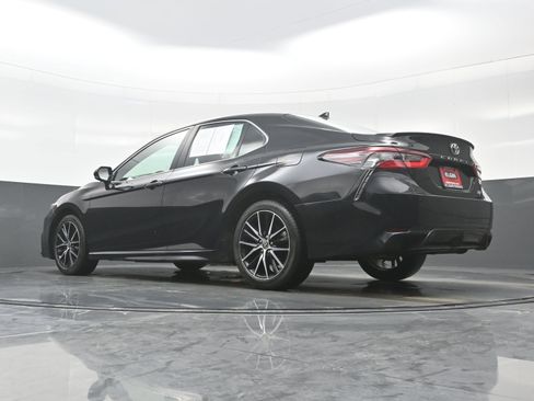 Used 2024 Toyota Camry SE image 29