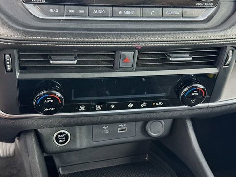 Used 2023 Nissan Rogue SV image 20