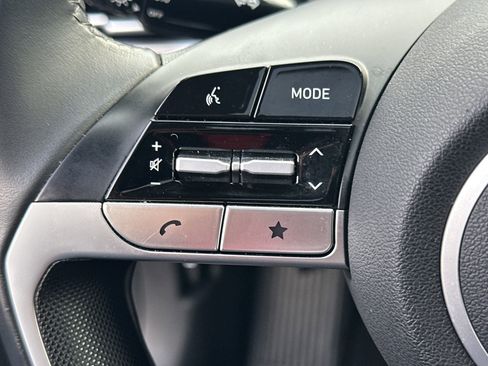 Used 2025 Hyundai Elantra SEL image 24