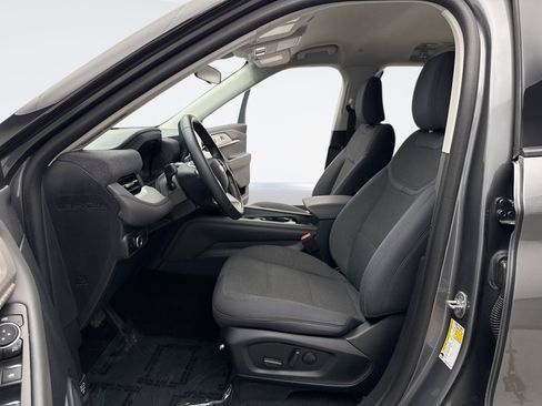 Used 2025 Ford Explorer Active AWD/4WD image 13