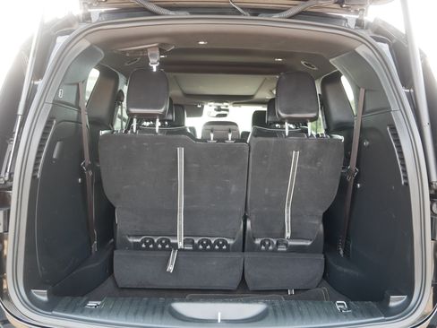 Used 2025 Chrysler Pacifica Limited FWD image 18