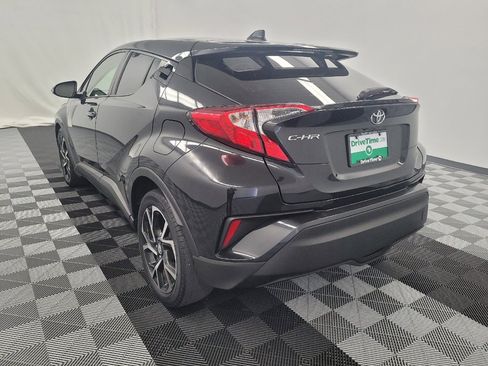 Used 2019 Toyota C-HR XLE FWD image 5