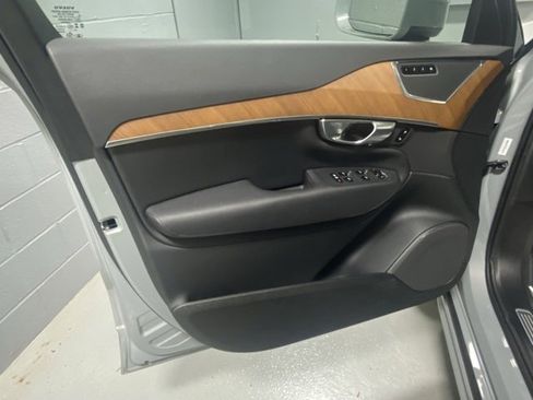 Used 2025 Volvo XC90 B6 Plus image 7