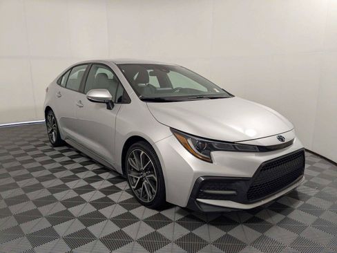 Used 2022 Toyota Corolla SE FWD image 3