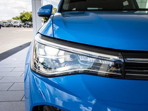 New 2026 Volkswagen Taos SE FWD image 5