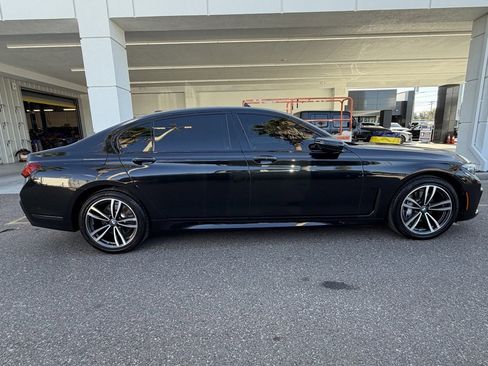 Used 2022 BMW 740i xDrive w/ M Sport Package image 7