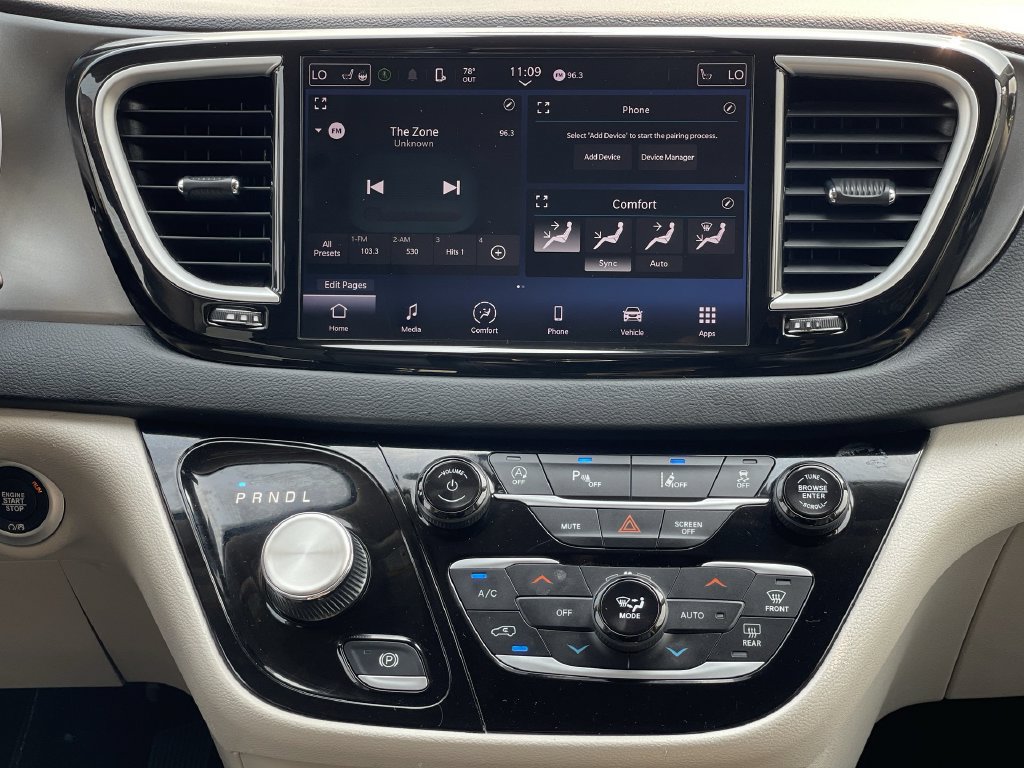 Used 2023 Chrysler Pacifica Touring-L FWD image 32