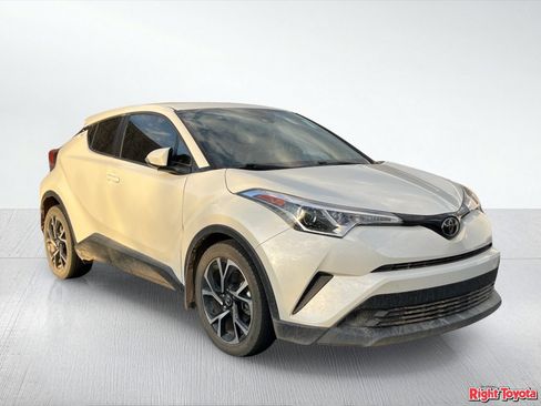Used 2019 Toyota C-HR XLE FWD image 5