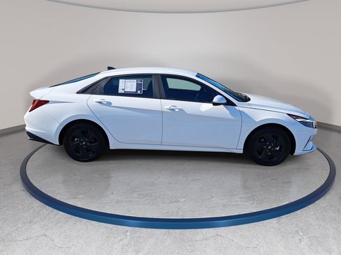 Used 2023 Hyundai Elantra Blue FWD image 4