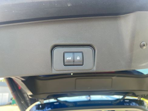 Used 2025 Nissan Rogue SV FWD image 23