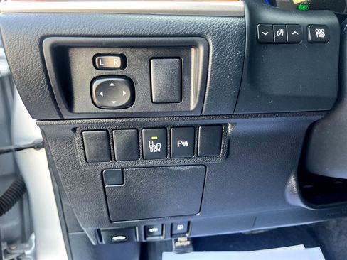 Used 2013 Lexus ES 300h image 22