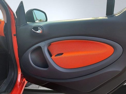 Used 2016 smart fortwo passion RWD image 20