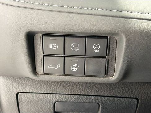 Used 2024 Toyota Highlander Platinum image 9