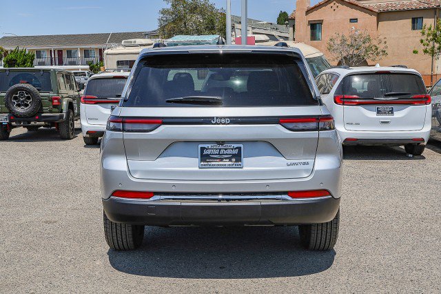 Used 2022 Jeep Grand Cherokee Limited RWD image 5