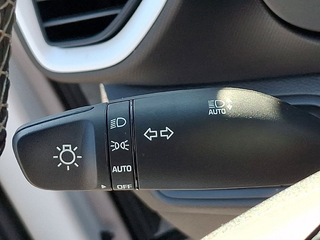 Used 2024 Hyundai Venue Limited FWD image 27