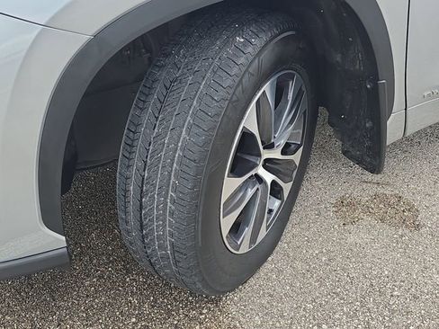 Certified 2024 Toyota Highlander XLE image 34