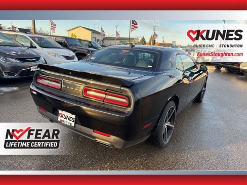 Used 2015 Dodge Challenger SXT Plus image 9