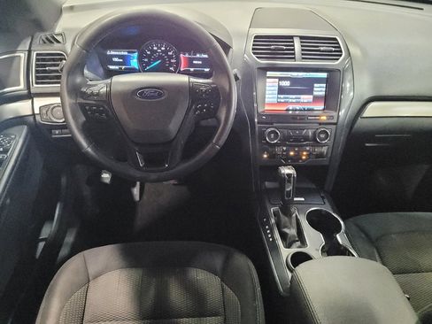 Used 2016 Ford Explorer XLT w/ Equipment Group 201A FWD image 22