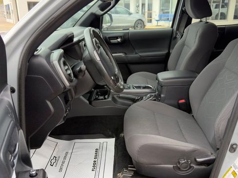 Used 2018 Toyota Tacoma TRD Off-Road image 7