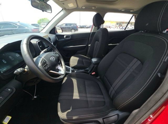 Used 2026 Hyundai Venue SEL FWD image 9