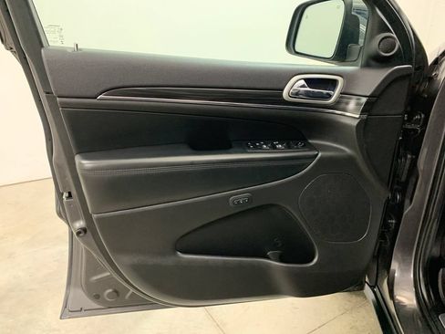Used 2019 Jeep Grand Cherokee Limited AWD/4WD image 6