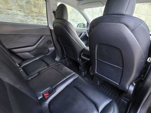 Used 2021 Tesla Model Y Long Range AWD/4WD image 30