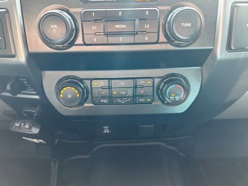Certified 2022 Ford F350 XLT w/ XLT Premium Package AWD/4WD image 25