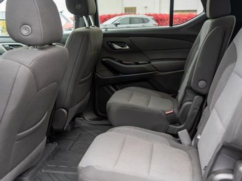 Used 2023 Chevrolet Traverse LT image 13