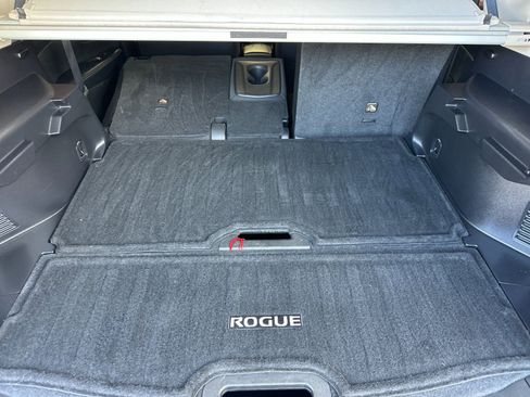 Used 2020 Nissan Rogue SV FWD image 19