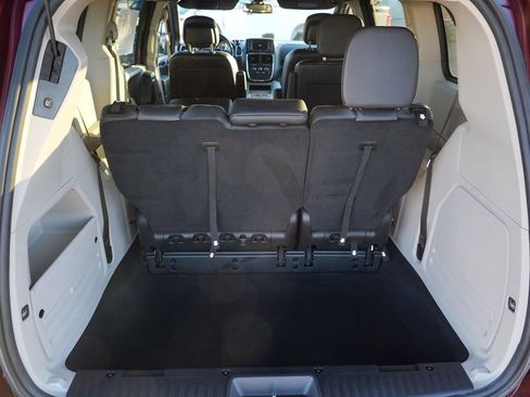 Used 2020 Dodge Grand Caravan SXT w/ Rear Park Assist Package image 27