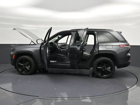 Used 2024 Jeep Grand Cherokee Altitude AWD/4WD image 34