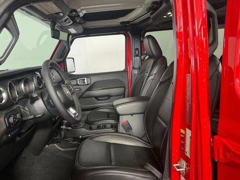 Used 2023 Jeep Wrangler Unlimited Sahara AWD/4WD image 22
