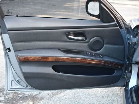 Used 2011 BMW 335i xDrive Sedan image 16