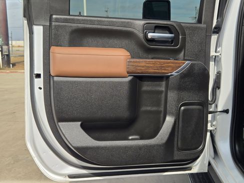 Used 2023 Chevrolet Silverado 2500 High Country w/ LPO, Hitch Package image 16