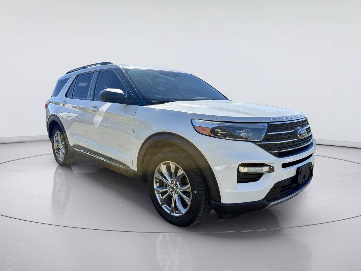 Used 2022 Ford Explorer XLT w/ Equipment Group 202A RWD image 2