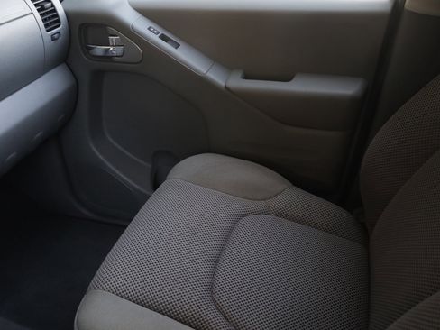 Used 2020 Nissan Frontier SV RWD image 11