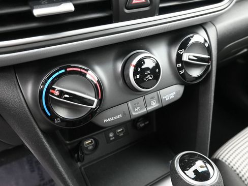 Used 2020 Hyundai Kona SE image 30