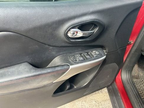 Used 2017 Jeep Cherokee Trailhawk w/ Comfort/Convenience Group image 12