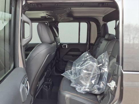 New 2026 Jeep Gladiator Sport AWD/4WD image 11