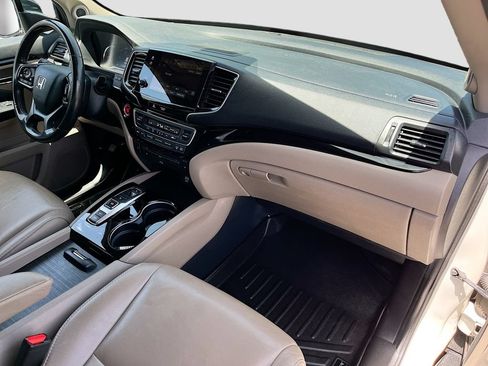 Used 2019 Honda Pilot Touring image 32