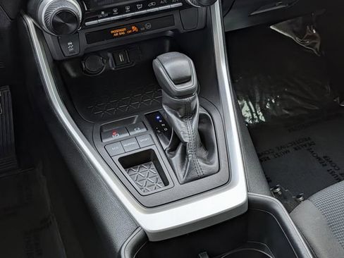 Used 2022 Toyota RAV4 LE image 14