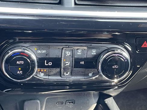 Certified 2025 Chevrolet Trax RS FWD image 24