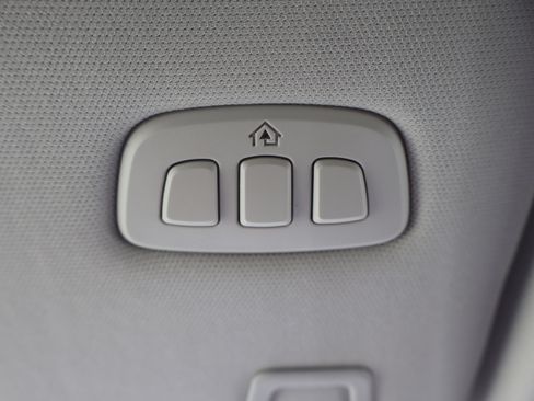 Used 2025 Lincoln Nautilus Reserve image 27